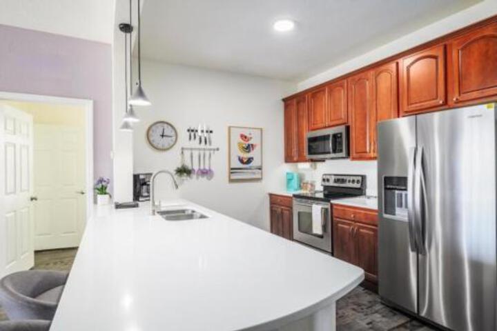 Brand New Super Cool Fountain View Condo by Main Pool Near Parks & OCCCC