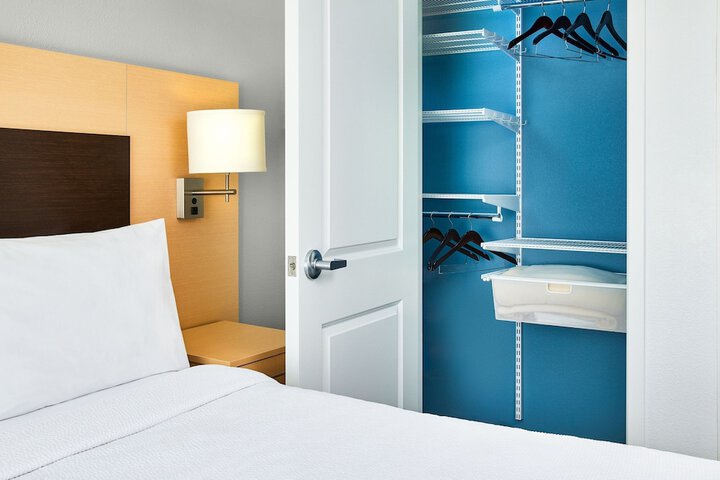 Room 16 of 32