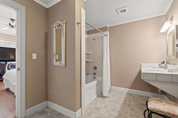 Room 27 of 54