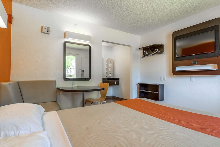 Room 8 of 20