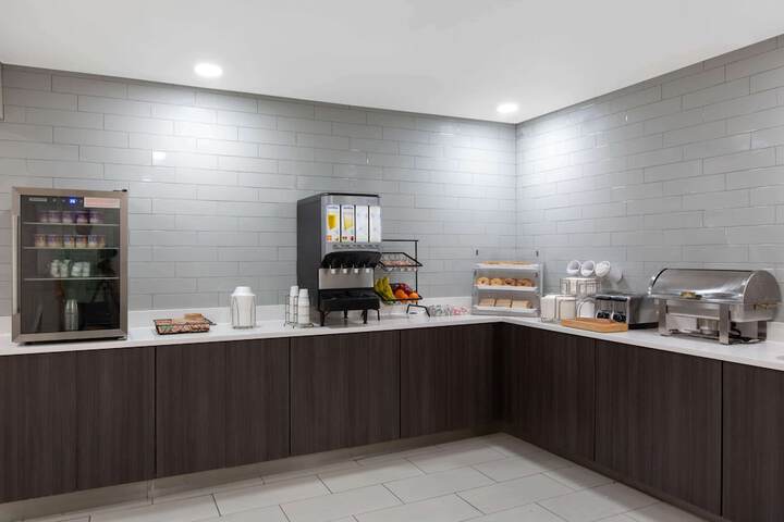 La Quinta Inn & Suites by Wyndham Blue Springs