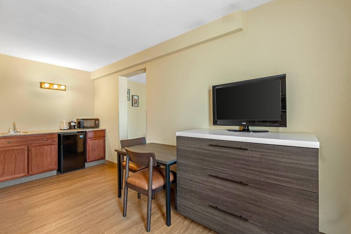 Quality Inn & Suites Bellville - Mansfield