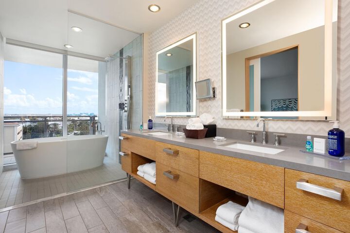 Wyndham Grand Clearwater Beach