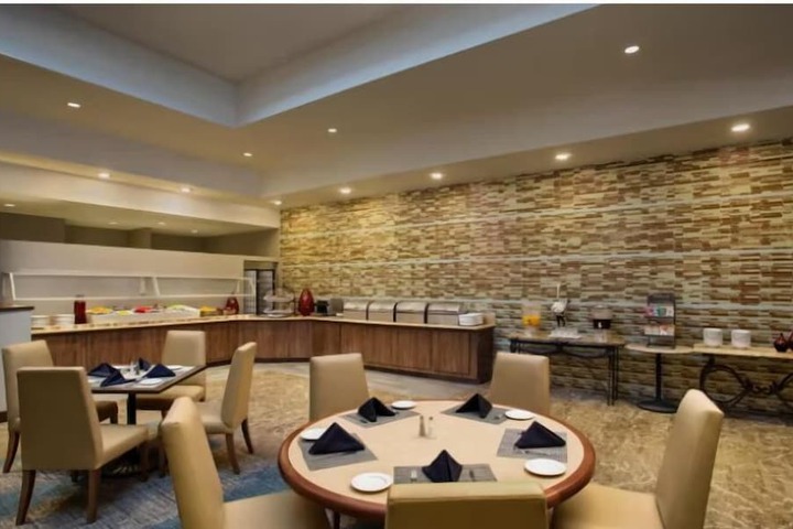 Dining 68 of 75