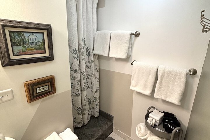 The Iris Garden Downtown Cottages and Suites