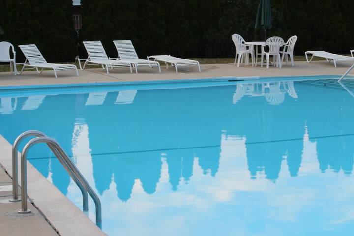 Tides Motor Inn at Stehli Beach