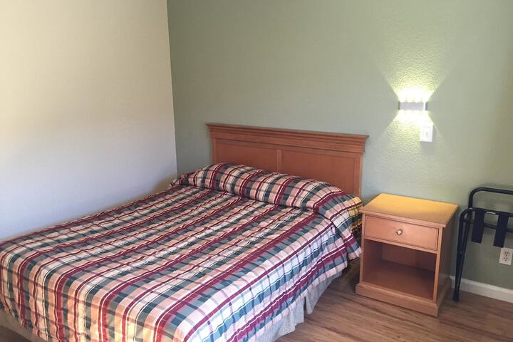 Room 5 of 10