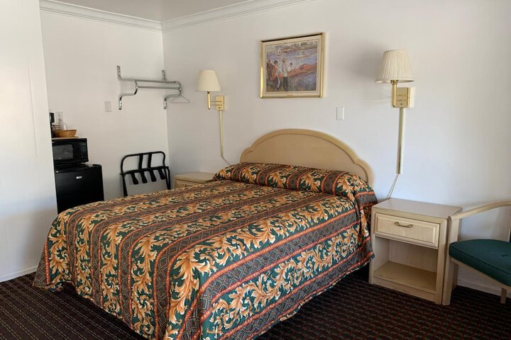 Room 14 of 14