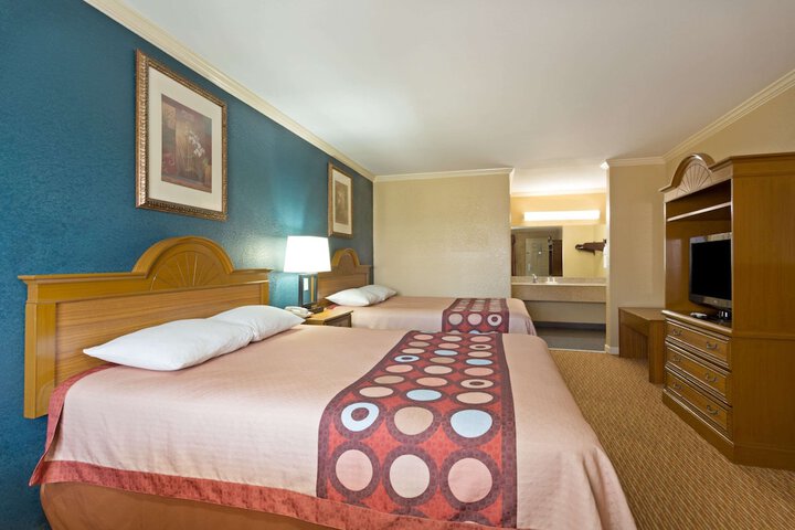Room 11 of 21