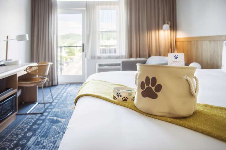 SaltLine Hotel