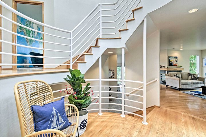 Unique Port Ludlow Home w / 3 Decks & Hot Tub!
