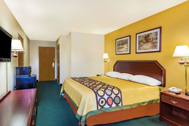 Super 8 by Wyndham Morristown / South