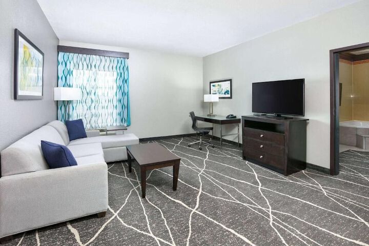 La Quinta Inn & Suites by Wyndham Little Rock - Bryant