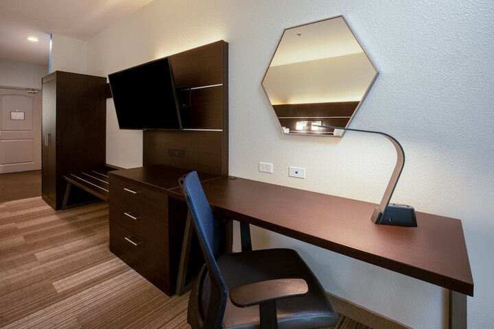 Room 32 of 50