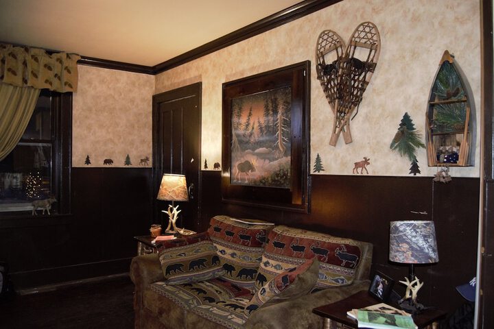 Lounge 81 of 93