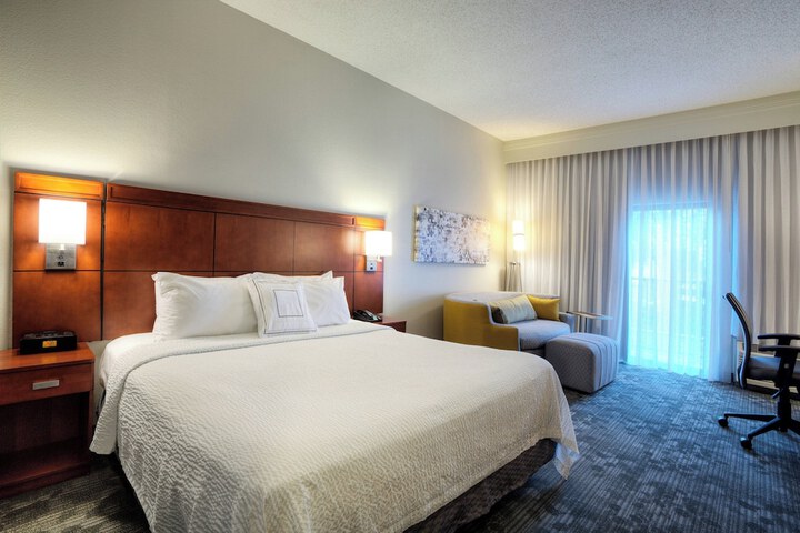 Room 18 of 28