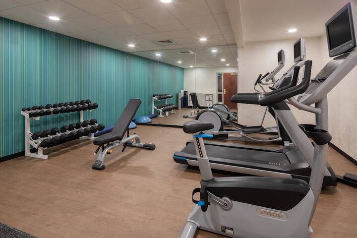 Holiday Inn Express & Suites Bradley Airport by IHG