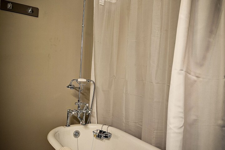 Room 26 of 53