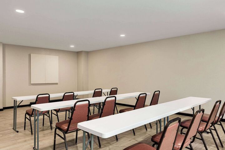 Days Inn by Wyndham Hillsboro