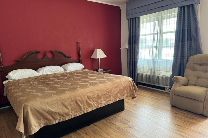 Room 26 of 40