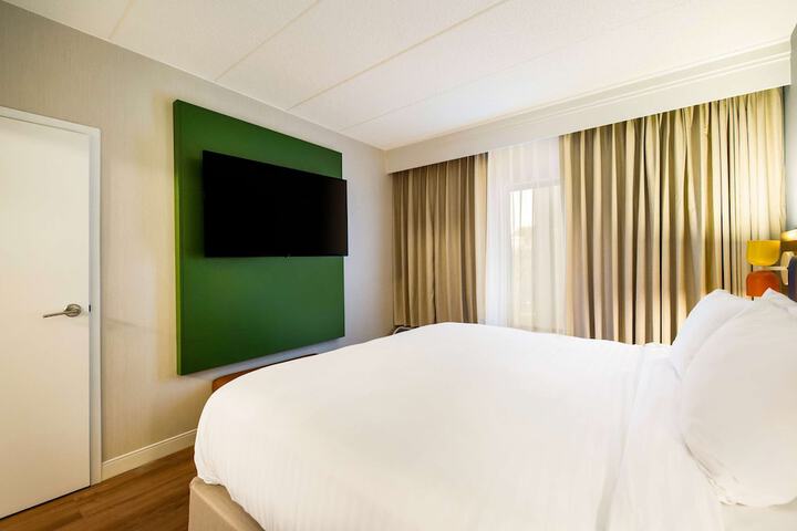 Room 32 of 45