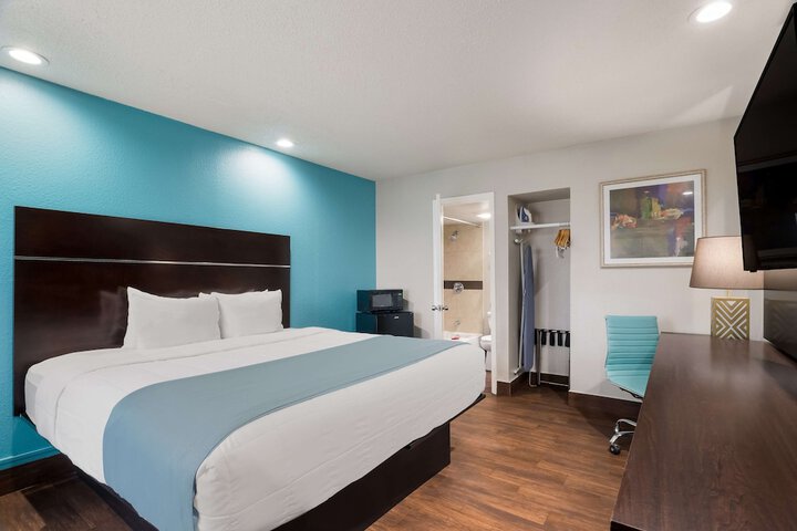 Room 15 of 26