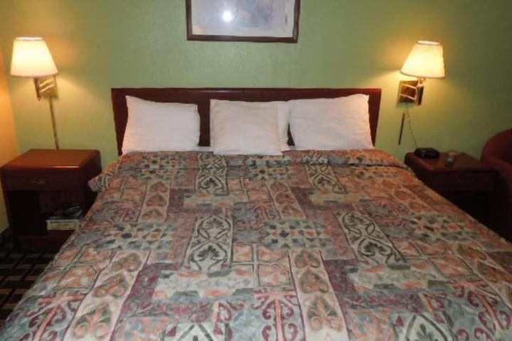 Room 10 of 35