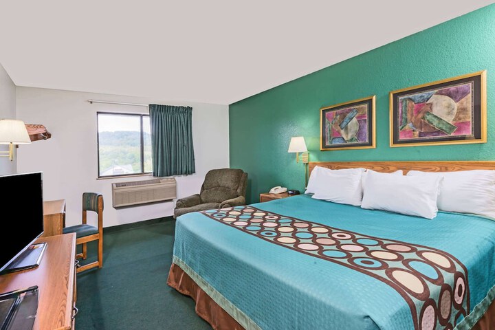 Room 16 of 34