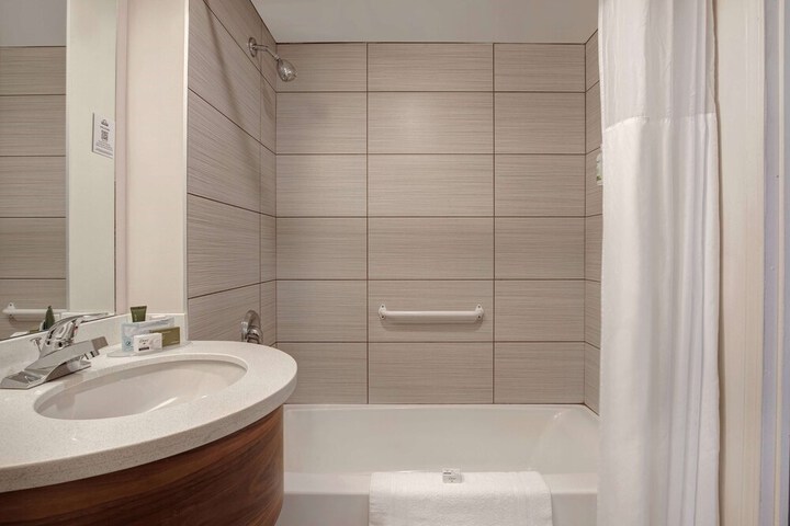 Days Inn by Wyndham Victoria Airport Sidney