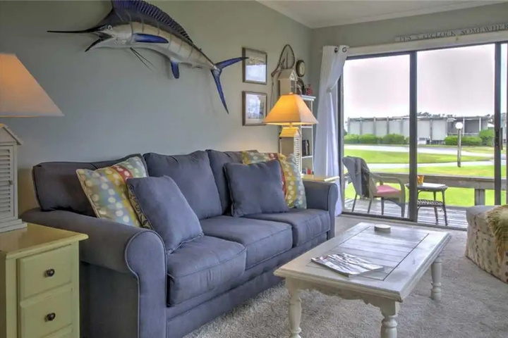 8 1 / 2 Marina Unit 1
