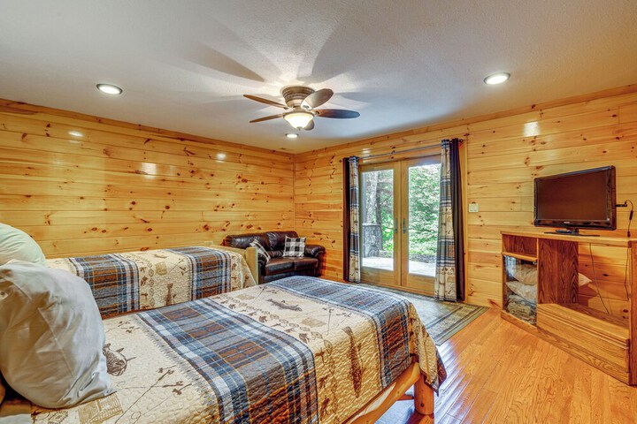 Hike Fish & Golf: Burnsville Retreat w / Deck!