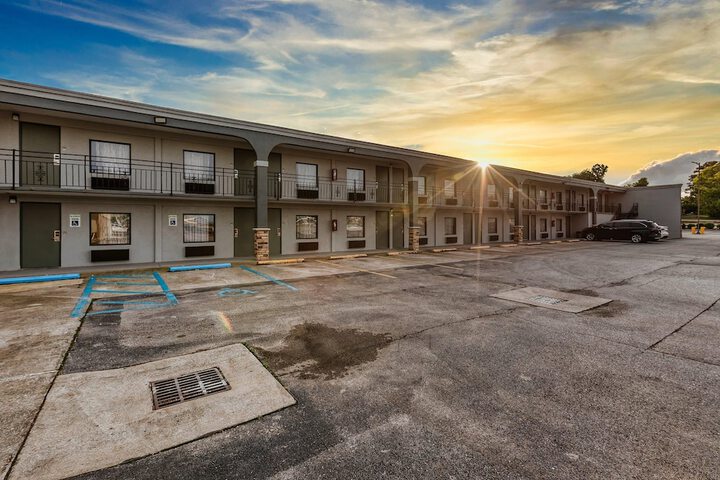 Clarion Pointe Decatur River City