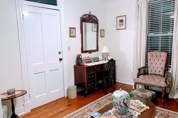Colonial Beach Plaza Bed & Breakfast