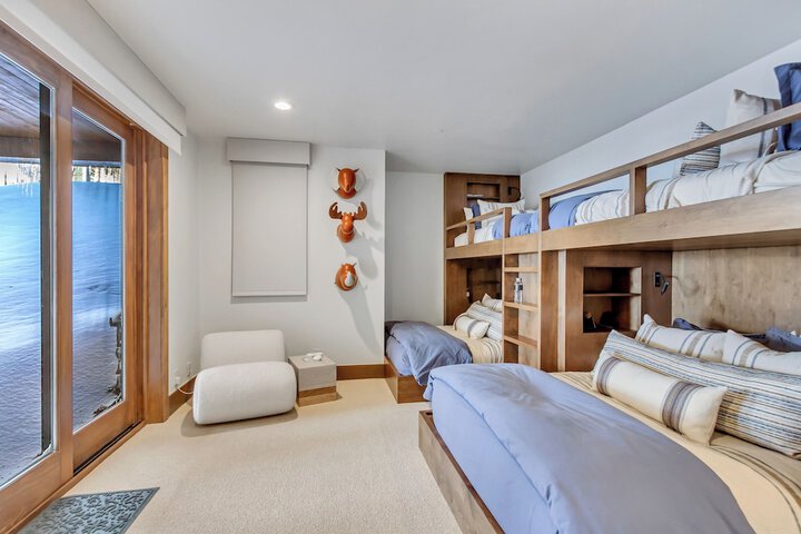 Room 250 of 306