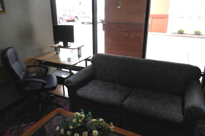 Business Center 16 of 17