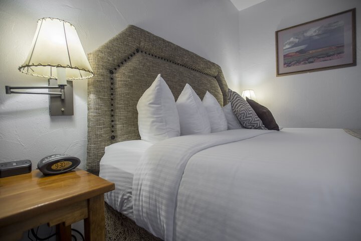 Table Mountain Inn