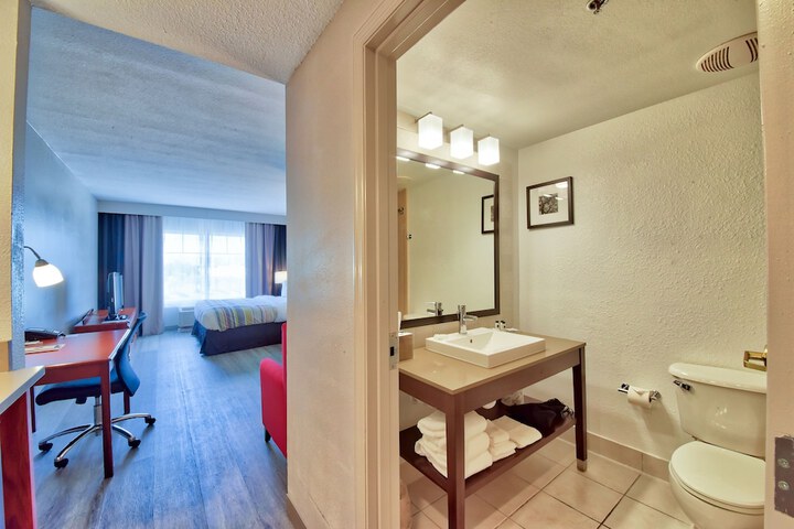 Room 13 of 34