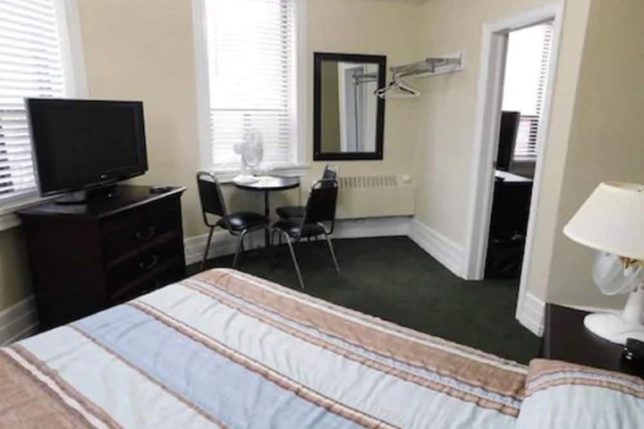 Room 25 of 36