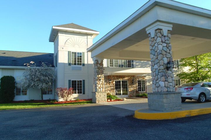 American Inn and Suites Houghton Lake
