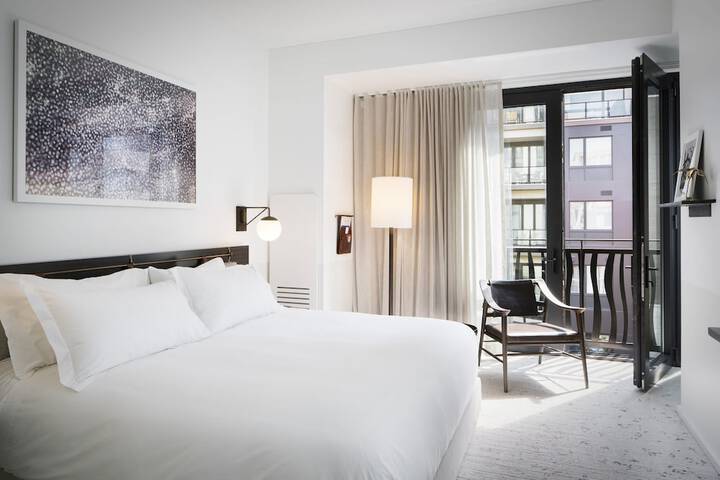 Room 52 of 85