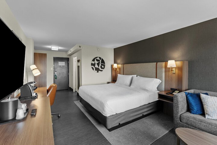 Holiday Inn Niagara Falls State Park Entry by IHG