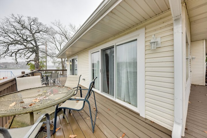 Salem Vacation Home w / Dock: Steps to Paddock Lake