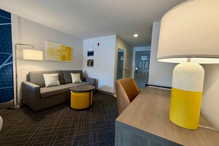 Comfort Inn & Suites Sturbridge - Brimfield
