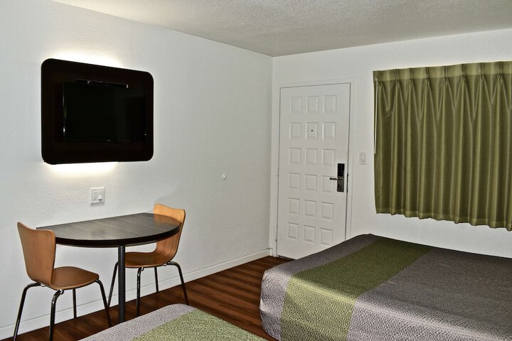 Room 34 of 46