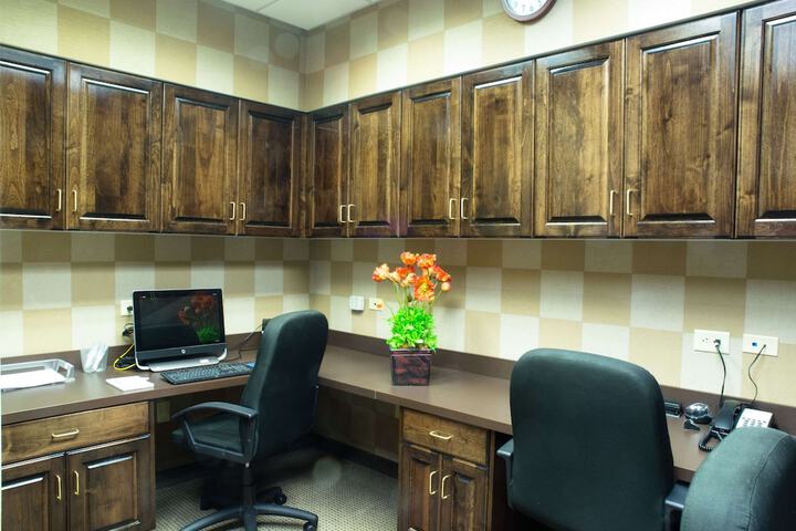 Business Center 80 of 82