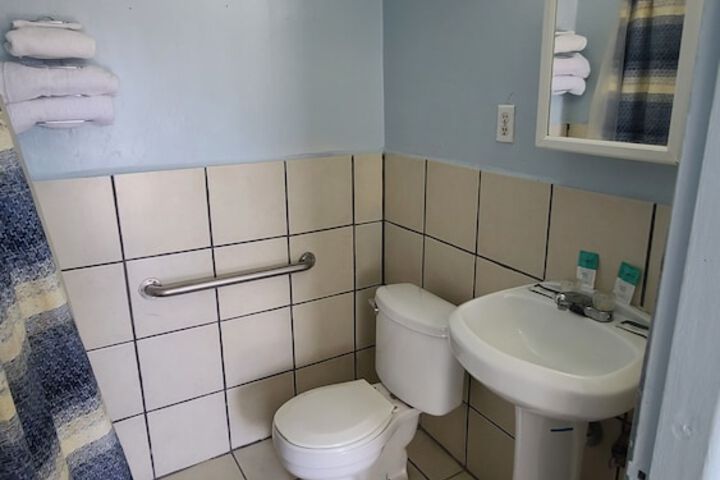 Room 5 of 12