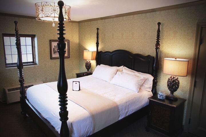 Room 27 of 47