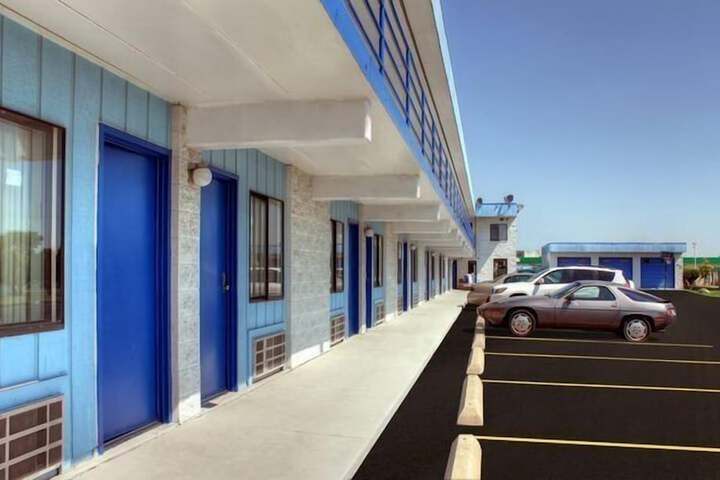 Country Host Motel