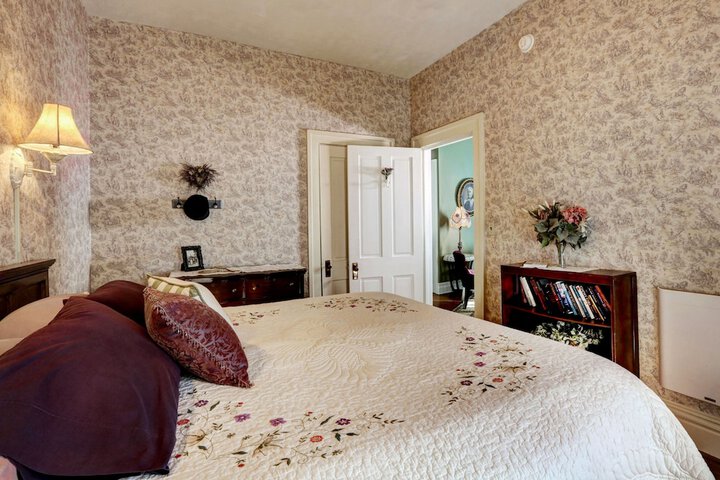 Room 25 of 46