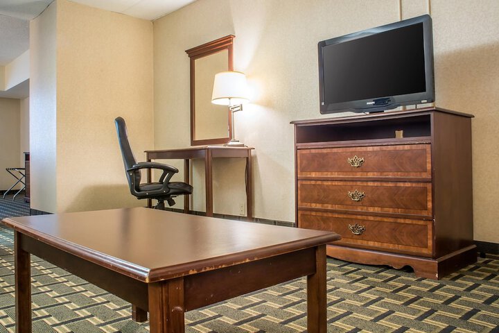 Quality Inn & Suites Palm Island Indoor Waterpark